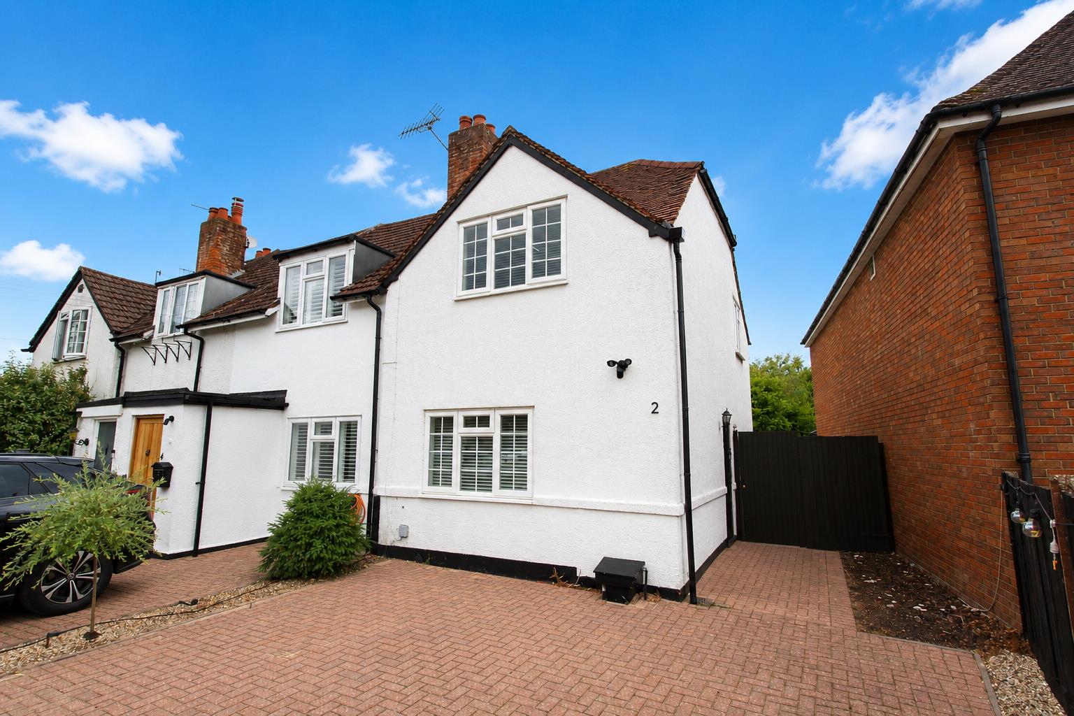 2 bed property in Canons Lane, Tadworth